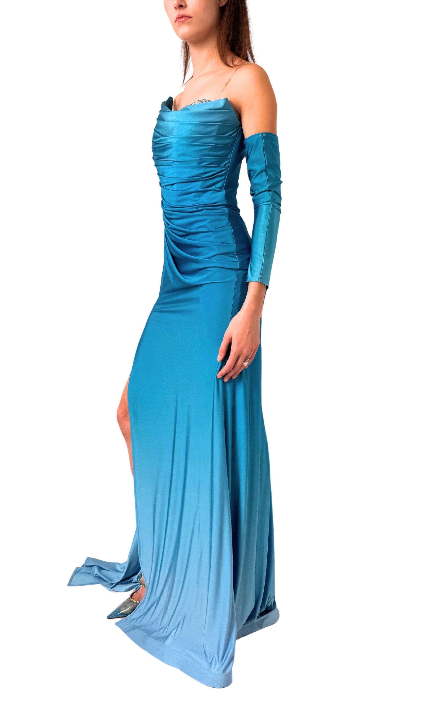 Blaues Ombré-Kleid mit Strassverzierung